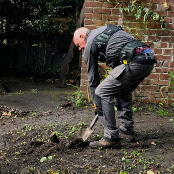 Au Royaume-Uni, Kevin utilise un exosquelette Hapo BR pour soulager son dos
